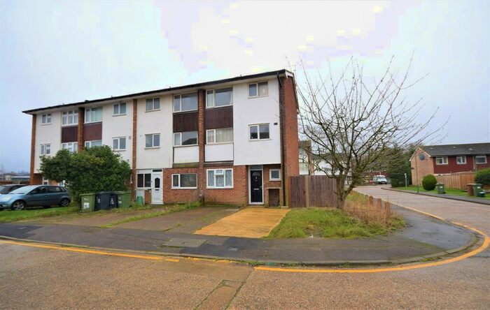 4 Bedroom Semi-Detached House To Rent In Guildford Park Avenue, Guildford, GU2