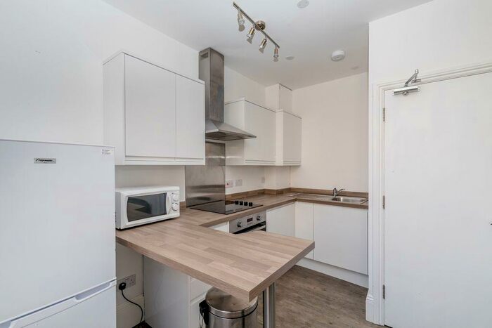 3 Bedroom Flat To Rent In St Georges Road, Brighton, East Sussex, BN2