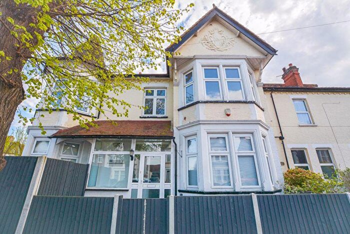 4 Bedroom Semi-Detached House To Rent In Ambleside Drive, Southend-On-Sea, SS1