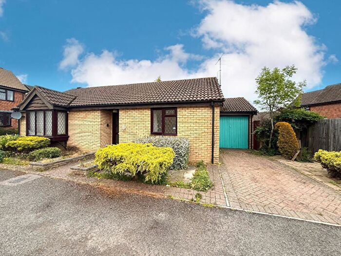 2 Bedroom Detached Bungalow For Sale In Carnegie Gardens, Barton Hills, Luton, Bedfordshire, LU3