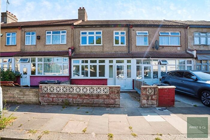 3 Bedroom Terraced House For Sale In Littlemoor Road, Ilford, IG1