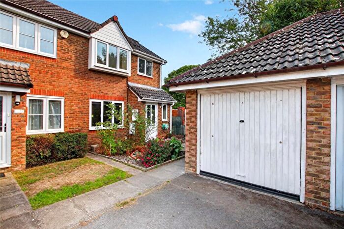 3 Bedroom End Of Terrace House For Sale In Woodhouse Street, Binfield, Bracknell, RG42