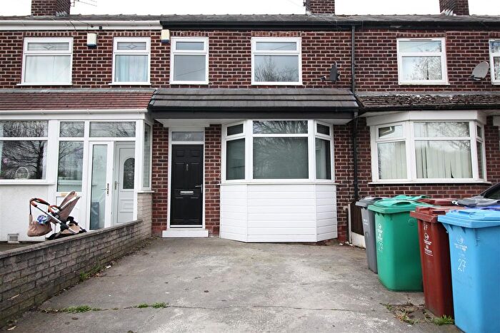 2 Bedroom Town House To Rent In Hallam Road, Newton Heath, M40