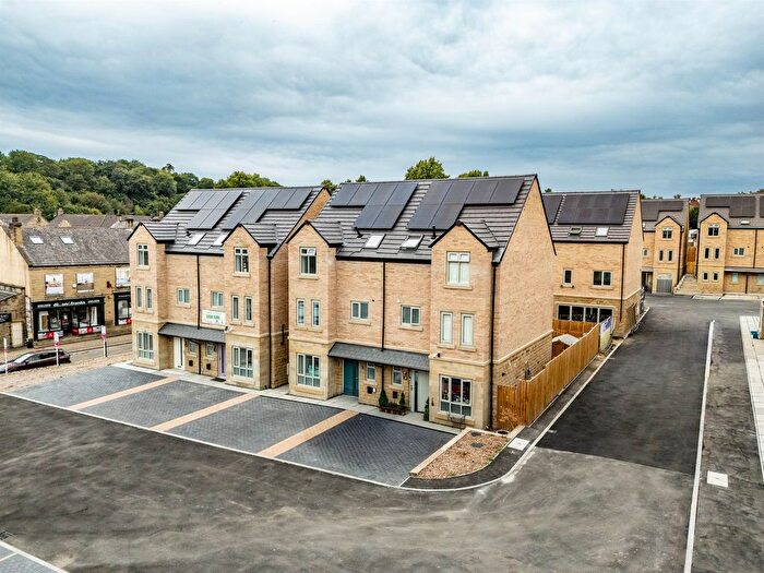 5 Bedroom Property To Rent In Spindle Spur, Bailiff Bridge, Brighouse, HD6