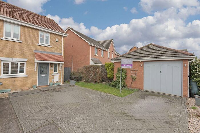 3 Bedroom End Terrace House For Sale In Signal Close, Henlow, SG16