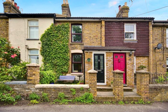 2 Bedroom Cottage For Sale In Eastwood Cottages, Conyer, Sittingbourne, ME9