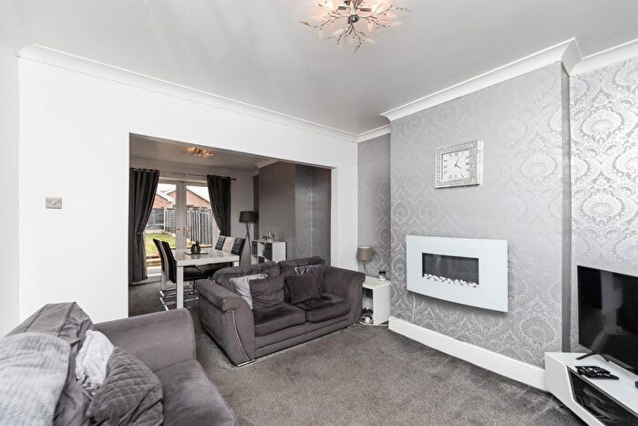 3 Bedroom Semi-detached House For Sale In Woodlands Avenue, Castleford, WF10