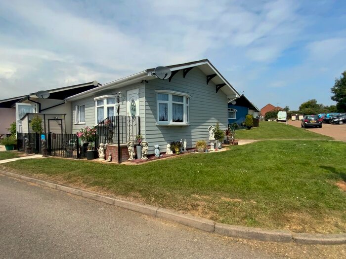 Houses for sale & to rent in CO15 3TX, Elmden Court, St Marys Clacton