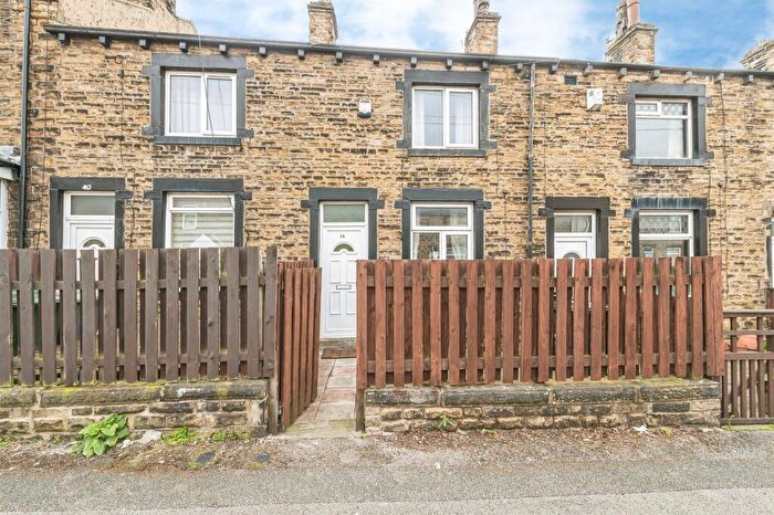 2 Bedroom Terraced House For Sale In Woodhall Avenue, Bradford, BD3