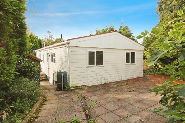 3 Bedroom Mobile/park Home For Sale In Bridport Road, Dorchester, DT2