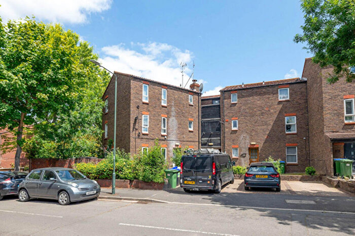 1 Bedroom Apartment To Rent In Glimpsing Green, Erith, DA18