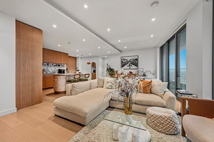 2 Bedroom Property To Rent In Park Drive, South Quay, E14