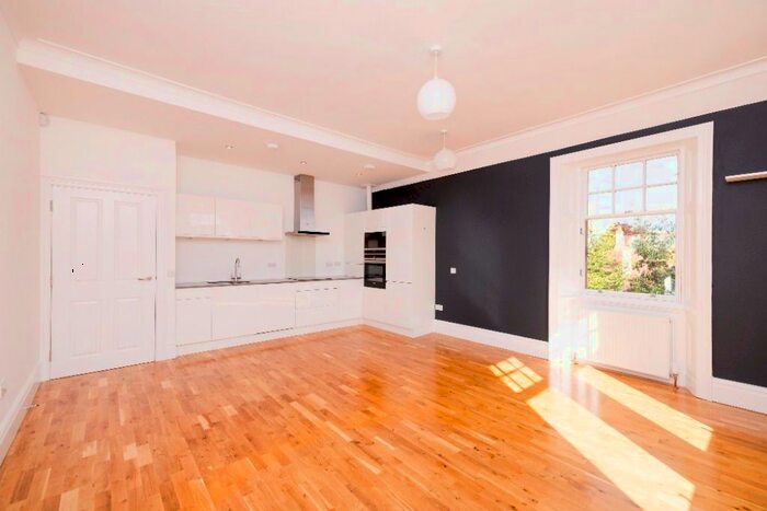 2 Bedroom Flat To Rent In Lanark Road, Colinton, Edinburgh, EH13