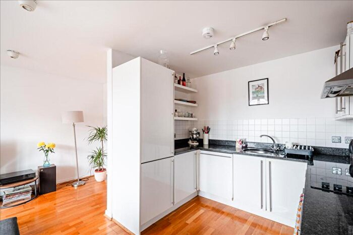 1 Bedroom Apartment For Sale In Mount Pleasant Crescent, Crouch Hill, N4