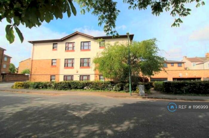 2 Bedroom Flat To Rent In Priory Court, Dartford, DA1