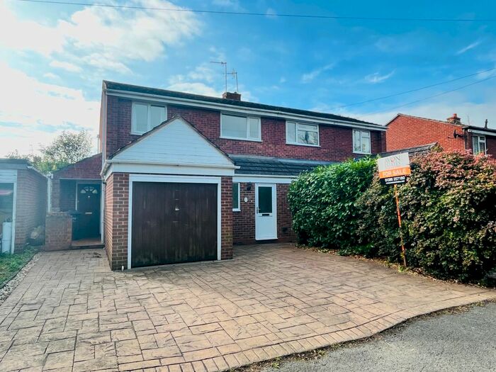 3 Bedroom Semi-Detached House For Sale In Myatt Road, Evesham, WR11