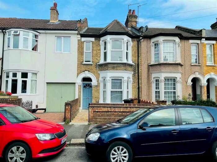 3 Bedroom Detached House To Rent In Melbourne Road, Leyton, London, E10