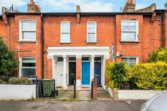 2 Bedroom Flat To Rent In Wingford Road, London, SW2