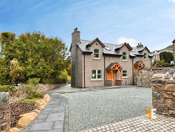 2 Bedroom Semi-Detached House For Sale In Fernbrook Road, Penmaenmawr, Conwy, LL34