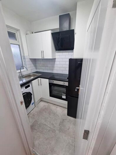 1 Bedroom Flat To Rent In Perivale, Greenford, UB6