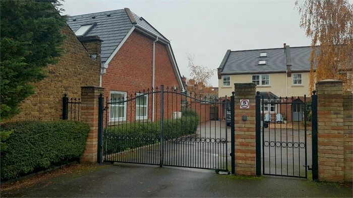 1 Bedroom Maisonette To Rent In Hidden Close, West Molesey, Surrey KT8