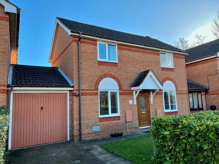 3 Bedroom Detached House To Rent In Brearley Avenue Oldbrook, Milton Keynes, MK6