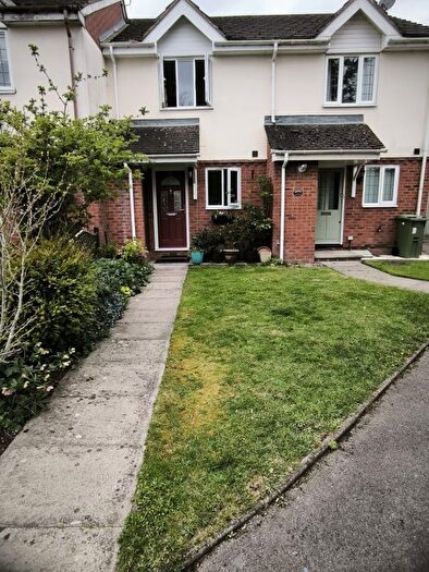 2 Bedroom Terraced House For Sale In Ferndown Gardens, Farnborough, GU14