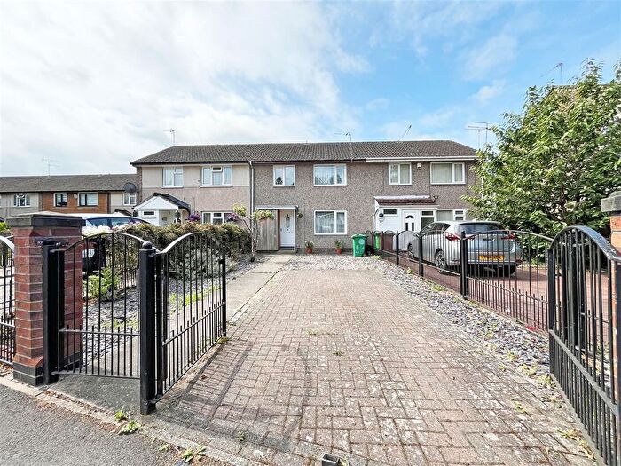 3 Bedroom Terraced House To Rent In Hungerhill Road, Nottingham, NG3