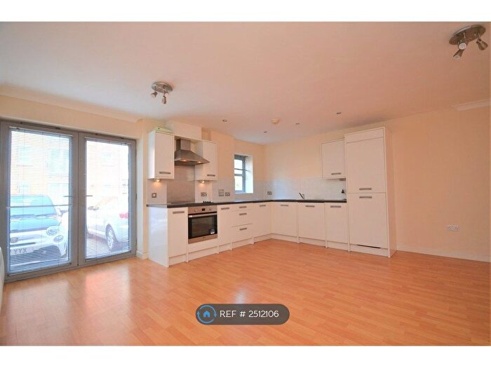 2 Bedroom Flat To Rent In Rotary Way, Colchester, CO3