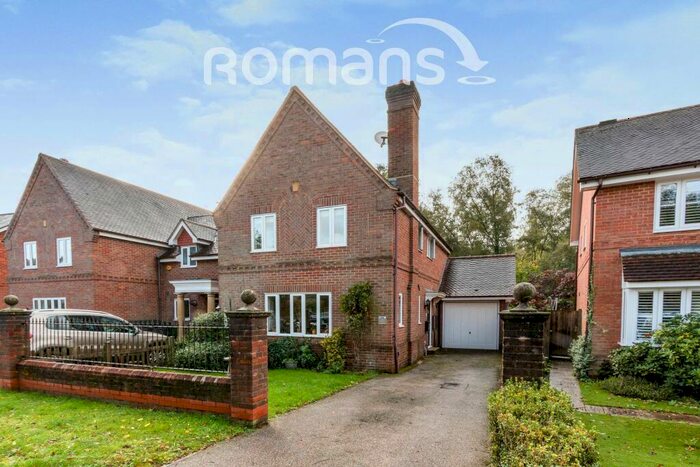 3 Bedroom Semi-Detached House To Rent In Beauclerk Green Winchfield, RG27