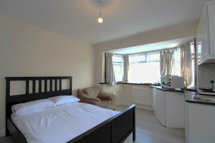 Studio To Rent In Goldsdown Close, Enfield, EN3