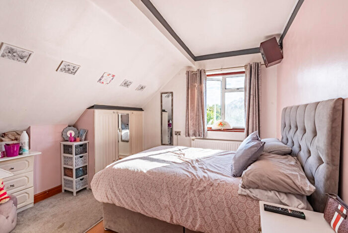 3 Bedroom Detached House For Sale In Park Street Lane, Park Street, St. Albans, Hertfordshire, AL2