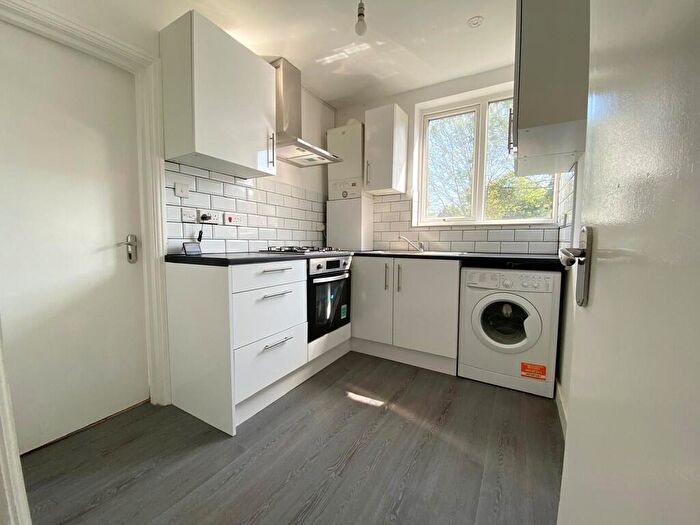 2 Bedroom Flat For Sale In Vicarage Road, Tottenham, London, N17