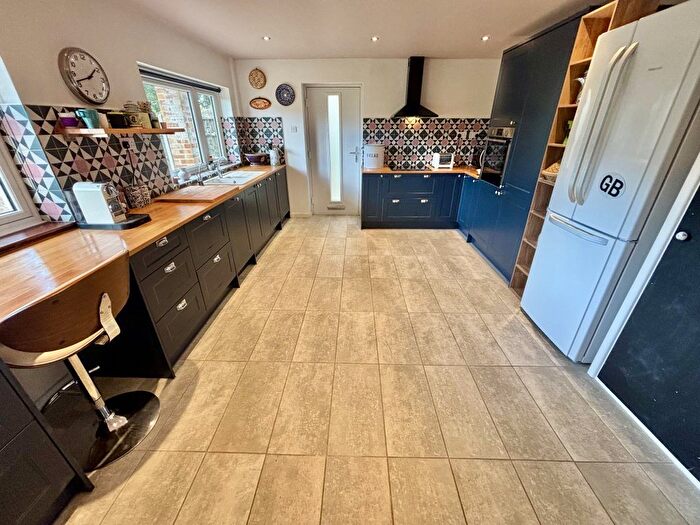 2 Bedroom Detached Bungalow For Sale In Arnewood Gardens, Yeovil, Somerset, BA20