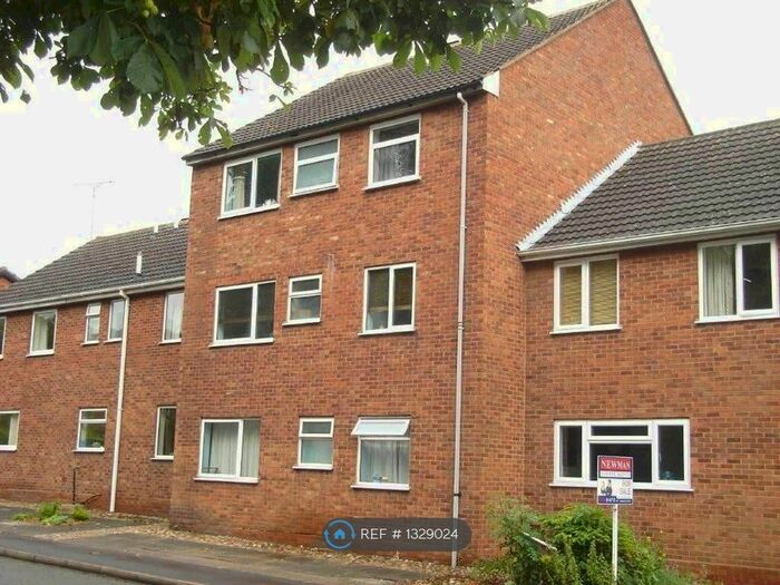 2 Bedroom Flat To Rent In Heather Close, Southam, CV47