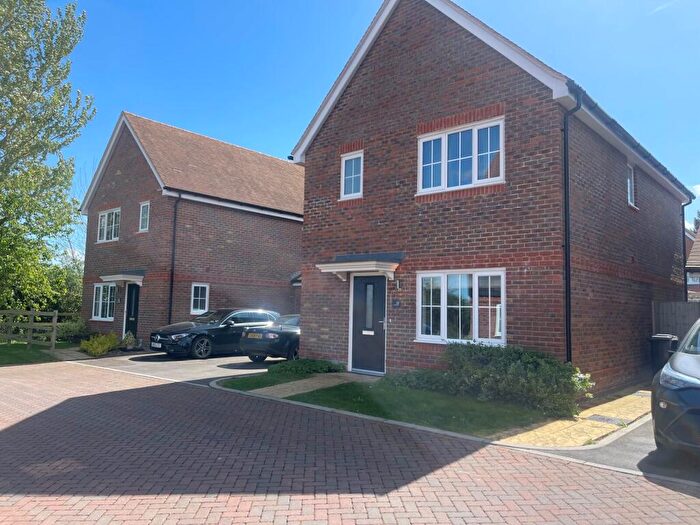 3 Bedroom Link Detached House For Sale In Lamble Walk, East Hanney, Wantage, Oxfordshire, OX12