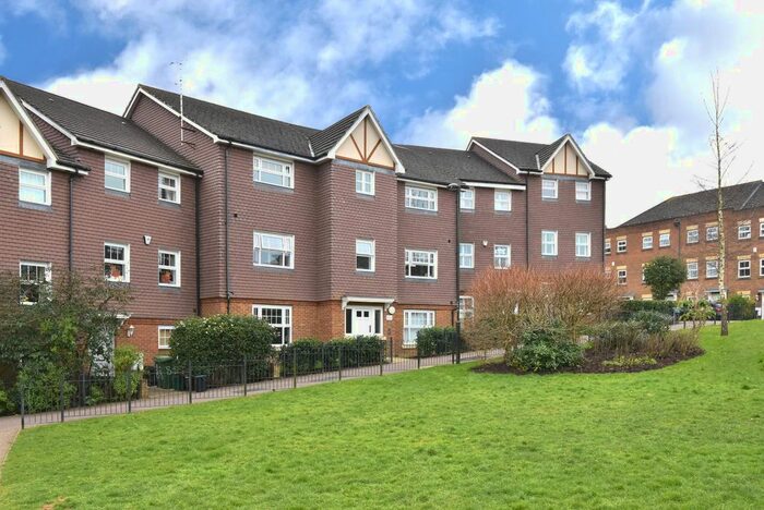 2 Bedroom Flat To Rent In Parkland Mead, Bromley, BR1