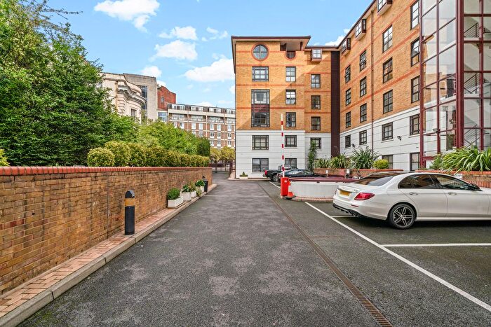 2 Bedroom Flat For Sale In Gloucester Terrace, London, W2