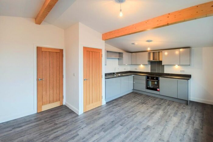 2 Bedroom Flat To Rent In Otley Road, Shipley, BD18