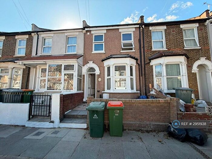 7 Bedroom Terraced House To Rent In Sutton Court Road, London, E13