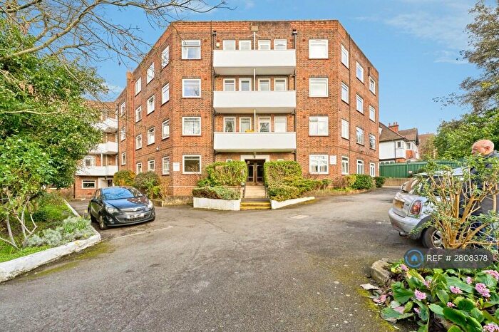 3 Bedroom Flat To Rent In Cromwell Court, Kingston Upon Thames, KT2