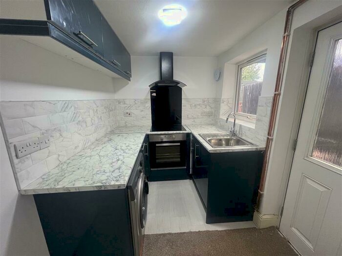 3 Bedroom House To Rent In Broadway Street, Burton-On-Trent, DE14