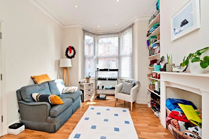 1 Bedroom Flat To Rent In Biscay Road, Hammersmith, London, W6