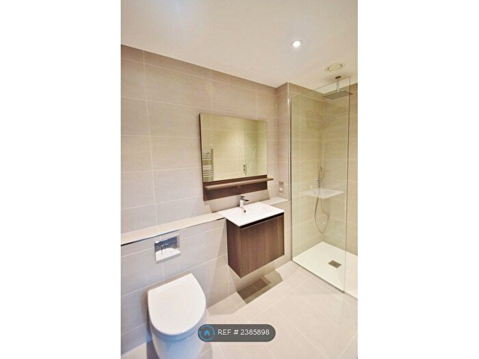 2 Bedroom Flat To Rent In Epsom Court, London, NW4