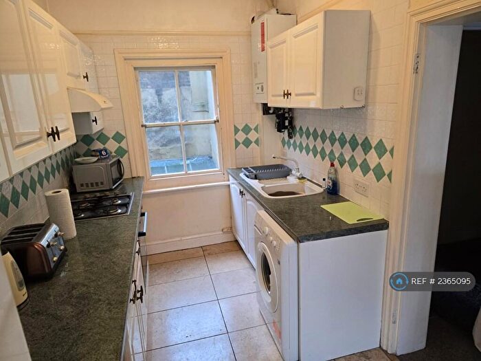 2 Bedroom Flat To Rent In Broad Street, Deal, CT14