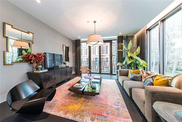 2 Bedroom Flat To Rent In Victoria Street, St James's Park, Westminster, London, SW1H