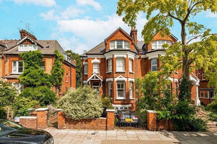 2 Bedroom Flat For Sale In Avenue Road, Highgate, N6
