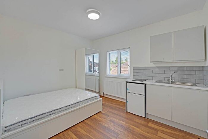 Studio To Rent In The Grove, Greenford, UB6