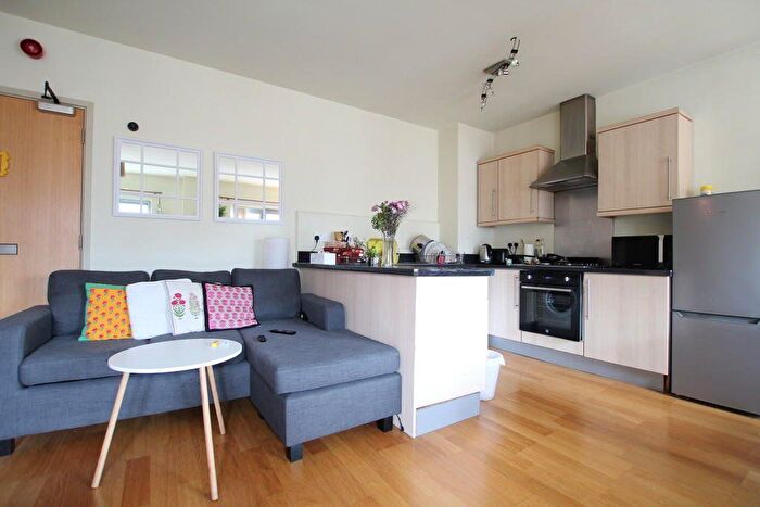 2 Bedroom Flat To Rent In Portland Road, Nottingham, Nottinghamshire, NG7