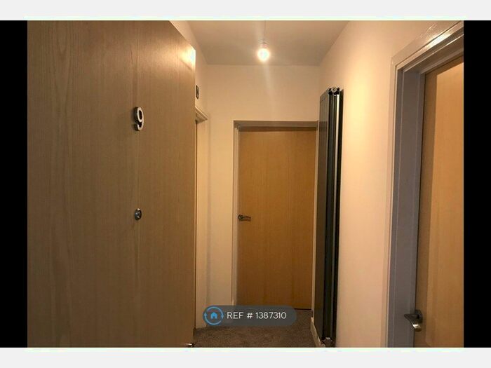 1 Bedroom Flat To Rent In Village Road, Wirral, CH63